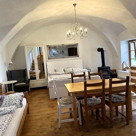 Penzion A Hospoda Na Statku Hluboká nad Vltavou Εξωτερικό φωτογραφία