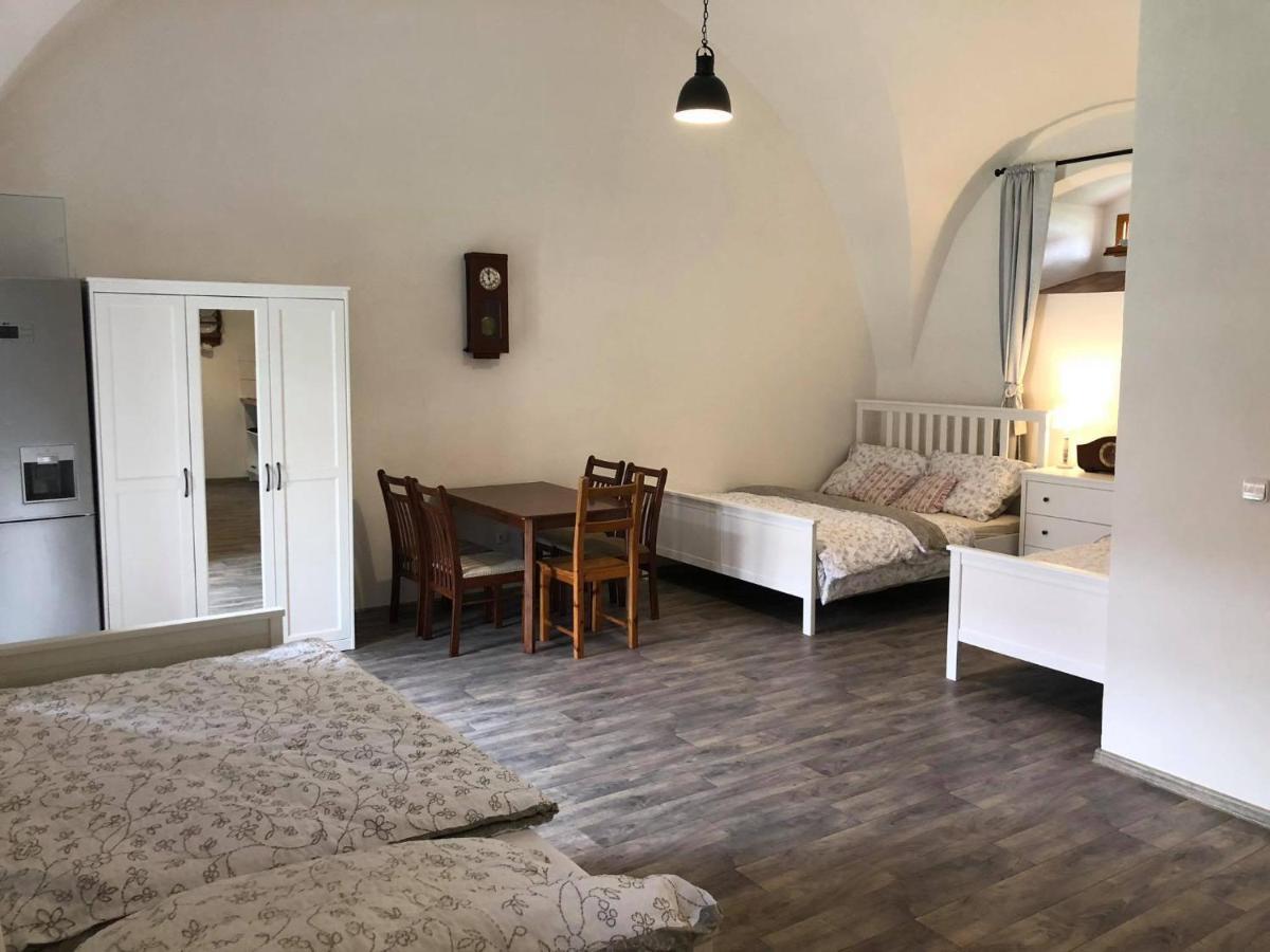 Penzion A Hospoda Na Statku Hluboká nad Vltavou Εξωτερικό φωτογραφία